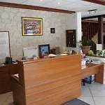 Au Feu De Bois Hotel 2*