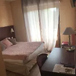 Au Feu De Bois Hotel