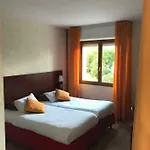 Au Feu De Bois Hotel 2*
