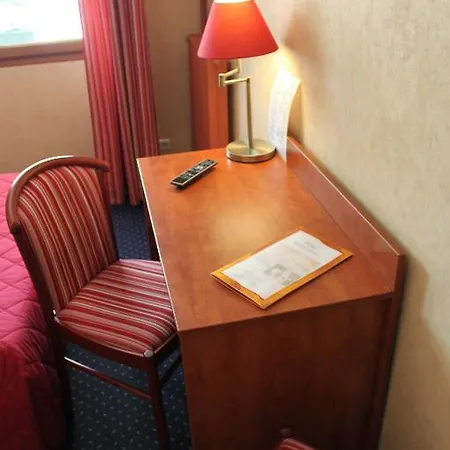 Au Feu De Bois Otel