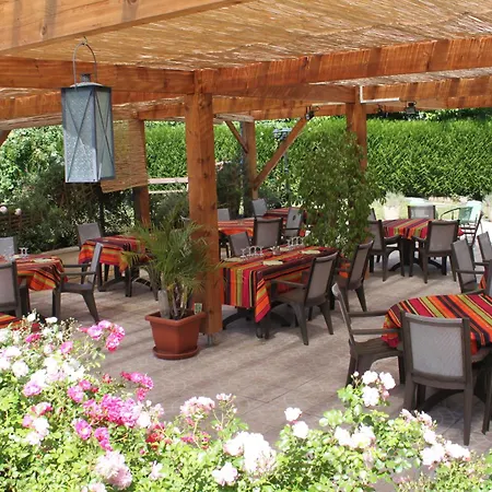 Au Feu De Bois Otel 2*
