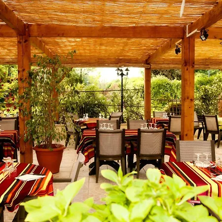 Ξενοδοχείο Au Feu De Bois 2*