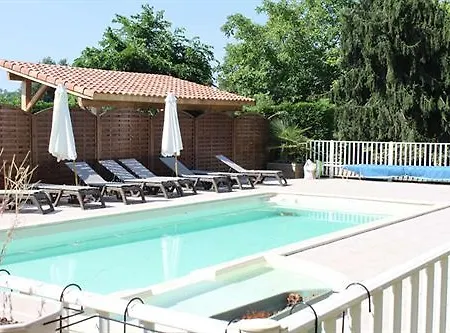 Otel Au Feu De Bois