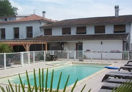 Otel Au Feu De Bois