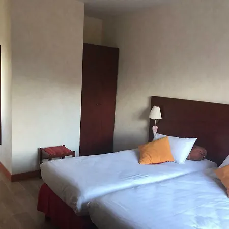 Otel Au Feu De Bois