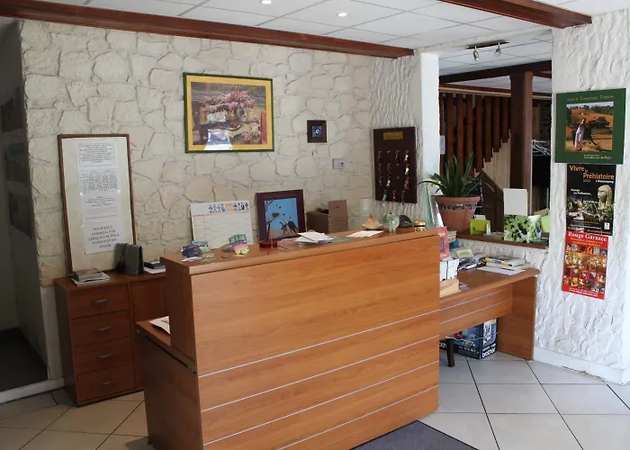 Au Feu De Bois Отель 2*