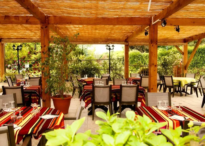 Hotel Au Feu De Bois 2*