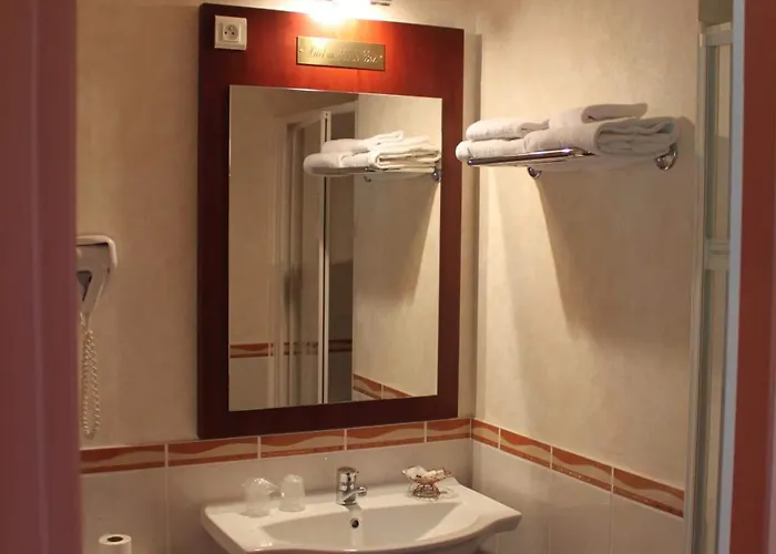 Au Feu De Bois Отель 2*