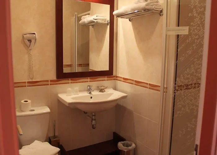 Au Feu De Bois Hotel 2*