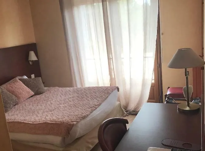 Au Feu De Bois Отель