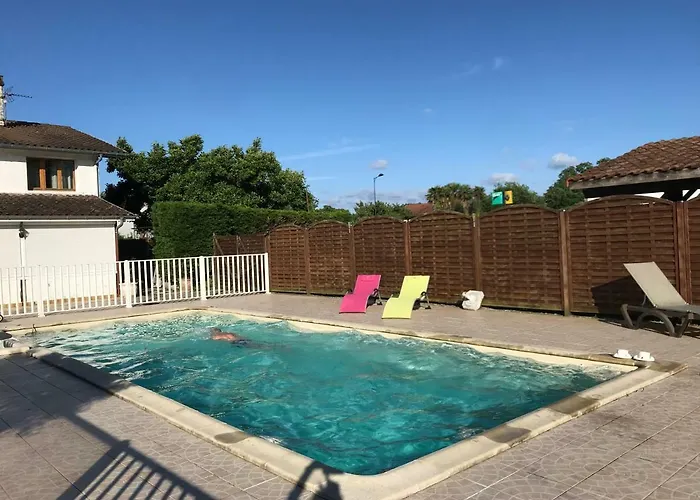 Au Feu De Bois Отель 2*