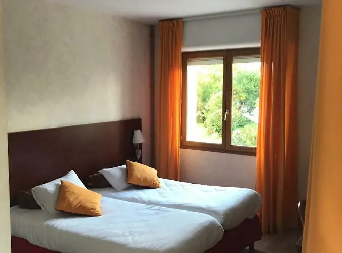 Au Feu De Bois Hotel 2*